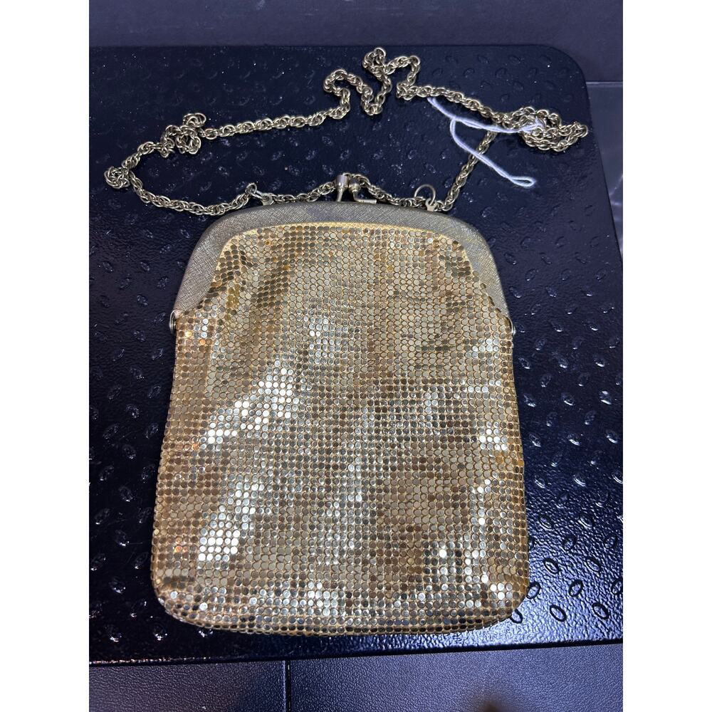 gold mesh evening bag features a structured frame and a delicate chain vintage - Picture 2 of 6